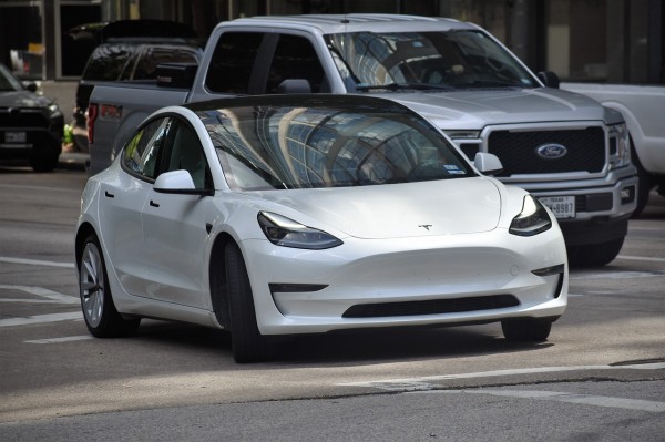 tesla-7584958_1280